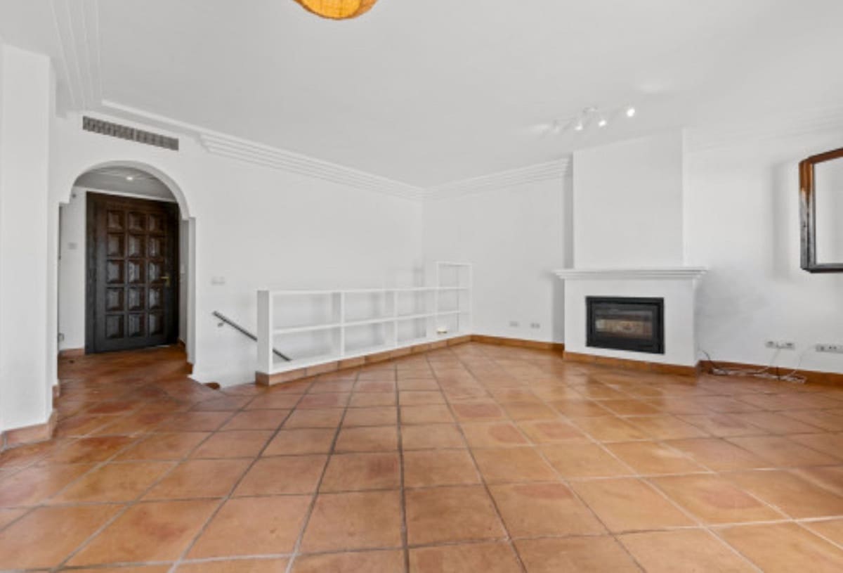 3 bedroom Townhouse for sale in Bahia de Casares with pool garage - € 410,000 (Ref: 9426431)