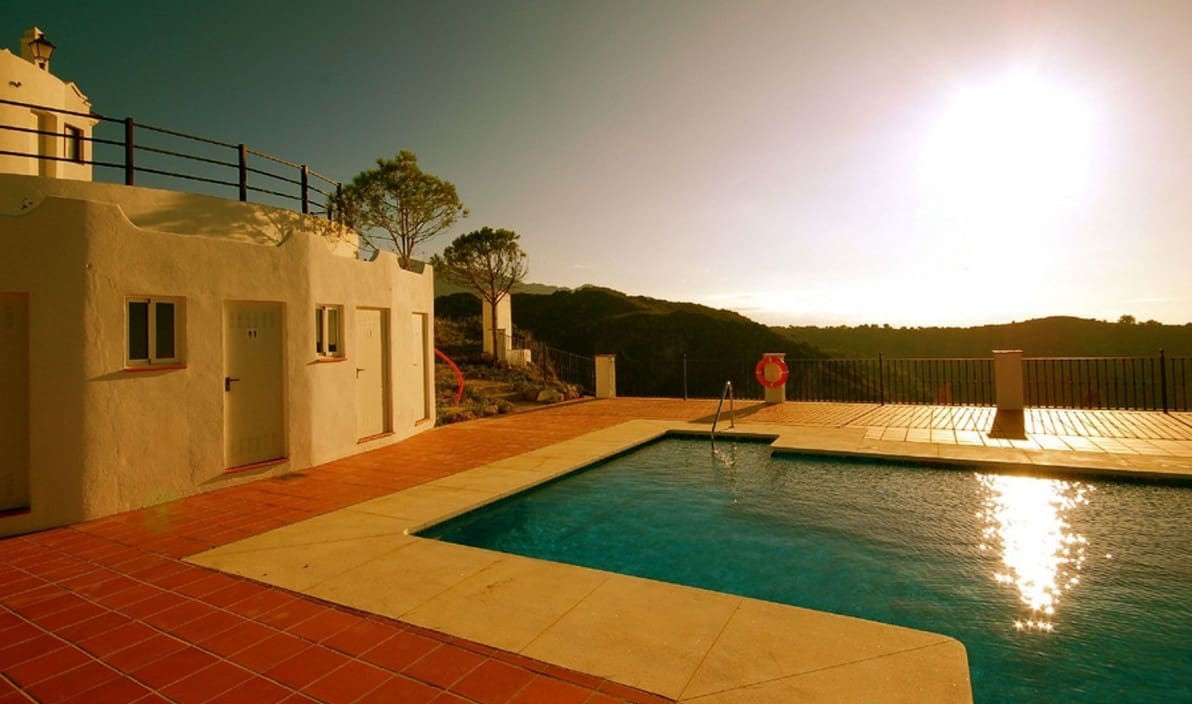 3 bedroom Townhouse for sale in Bahia de Casares with pool garage - € 410,000 (Ref: 9426431)