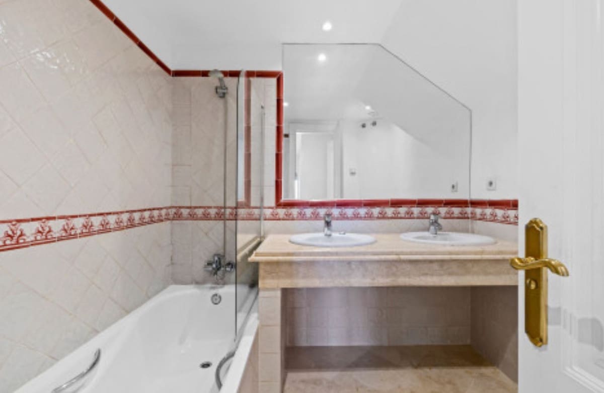 3 sypialnia Dom na sprzedaż w Bahia de Casares z basenem garażem - 410 000 € (Ref: 9426431)