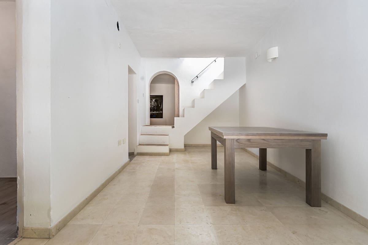 3 slaapkamer Huis te koop in Golden Mile met zwembad - € 1.695.000 (Ref: 9426432)