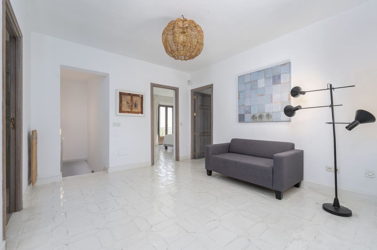 3 slaapkamer Huis te koop in Golden Mile met zwembad - € 1.695.000 (Ref: 9426432)