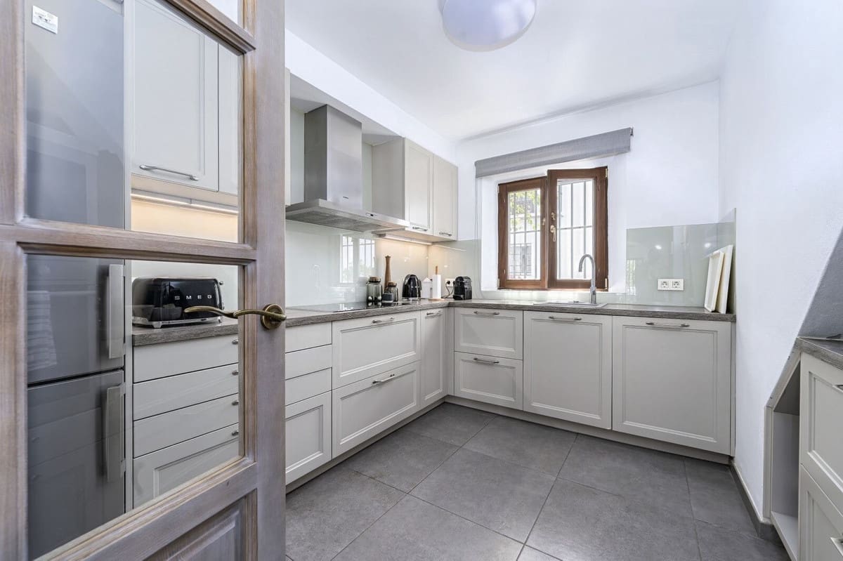 3 slaapkamer Huis te koop in Golden Mile met zwembad - € 1.695.000 (Ref: 9426432)