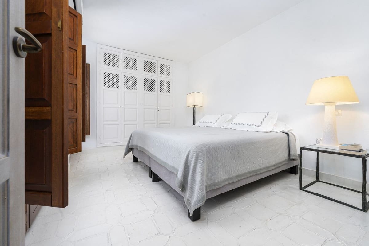 3 slaapkamer Huis te koop in Golden Mile met zwembad - € 1.695.000 (Ref: 9426432)