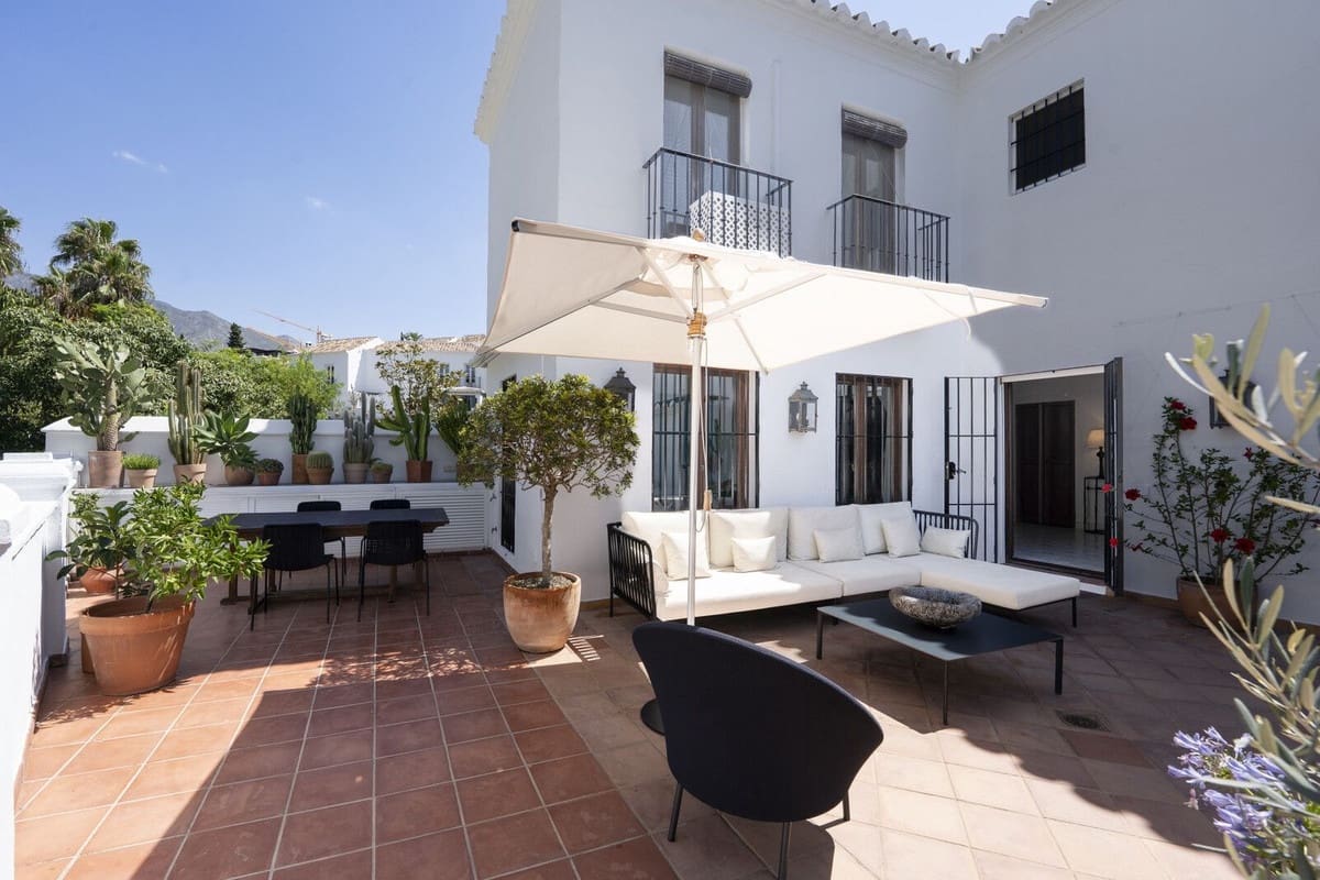 3 bedroom Townhouse for sale in Golden Mile with pool - € 1,695,000 (Ref: 9426432)