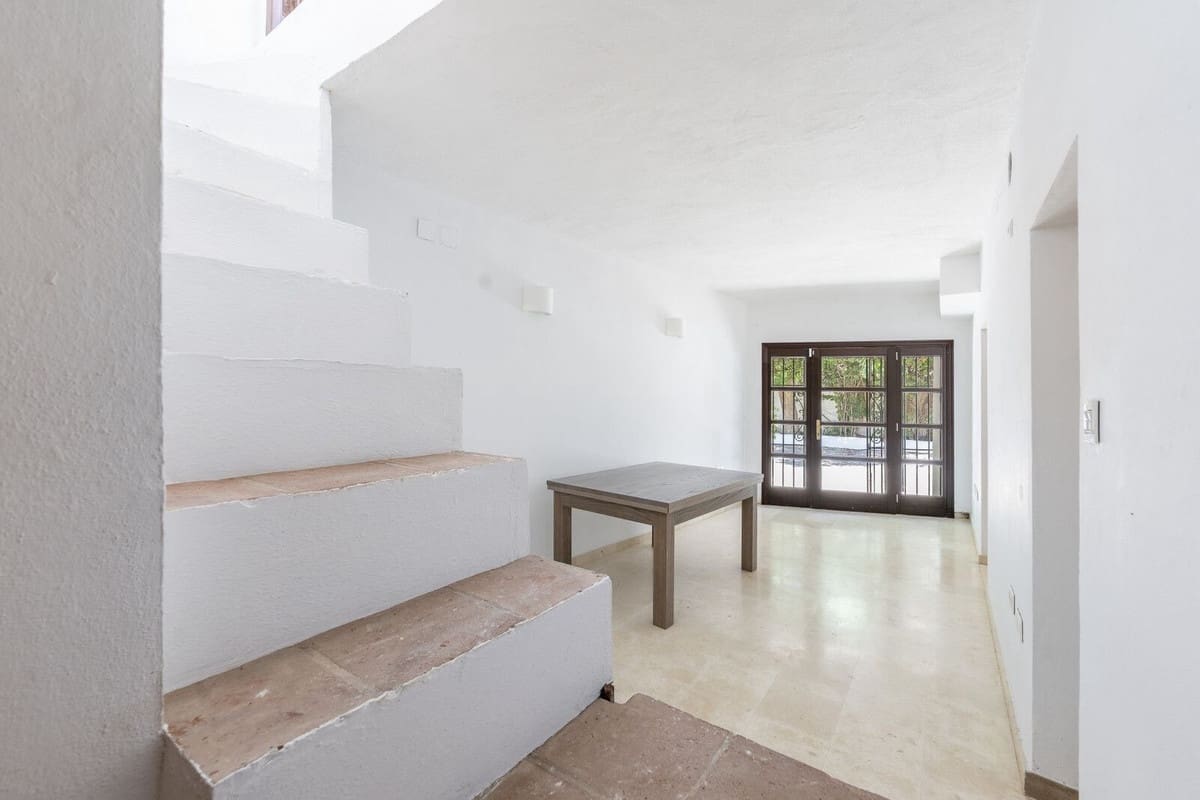 3 bedroom Townhouse for sale in Golden Mile with pool - € 1,695,000 (Ref: 9426432)