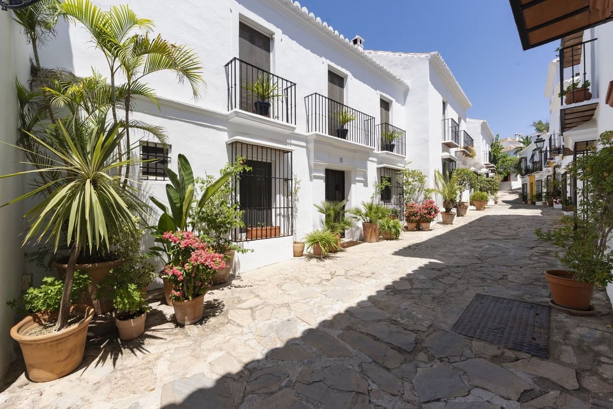 3 bedroom Townhouse for sale in Golden Mile with pool - € 1,695,000 (Ref: 9426432)
