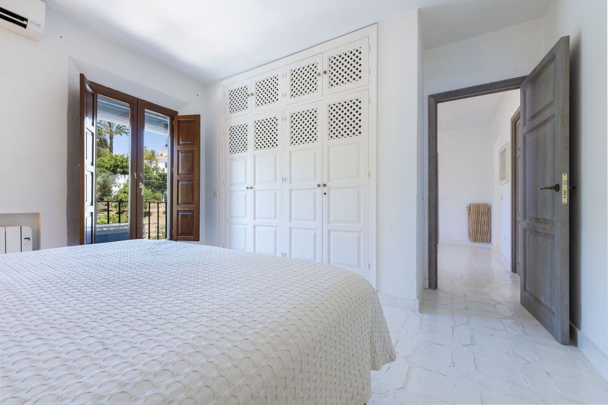 3 bedroom Townhouse for sale in Golden Mile with pool - € 1,695,000 (Ref: 9426432)