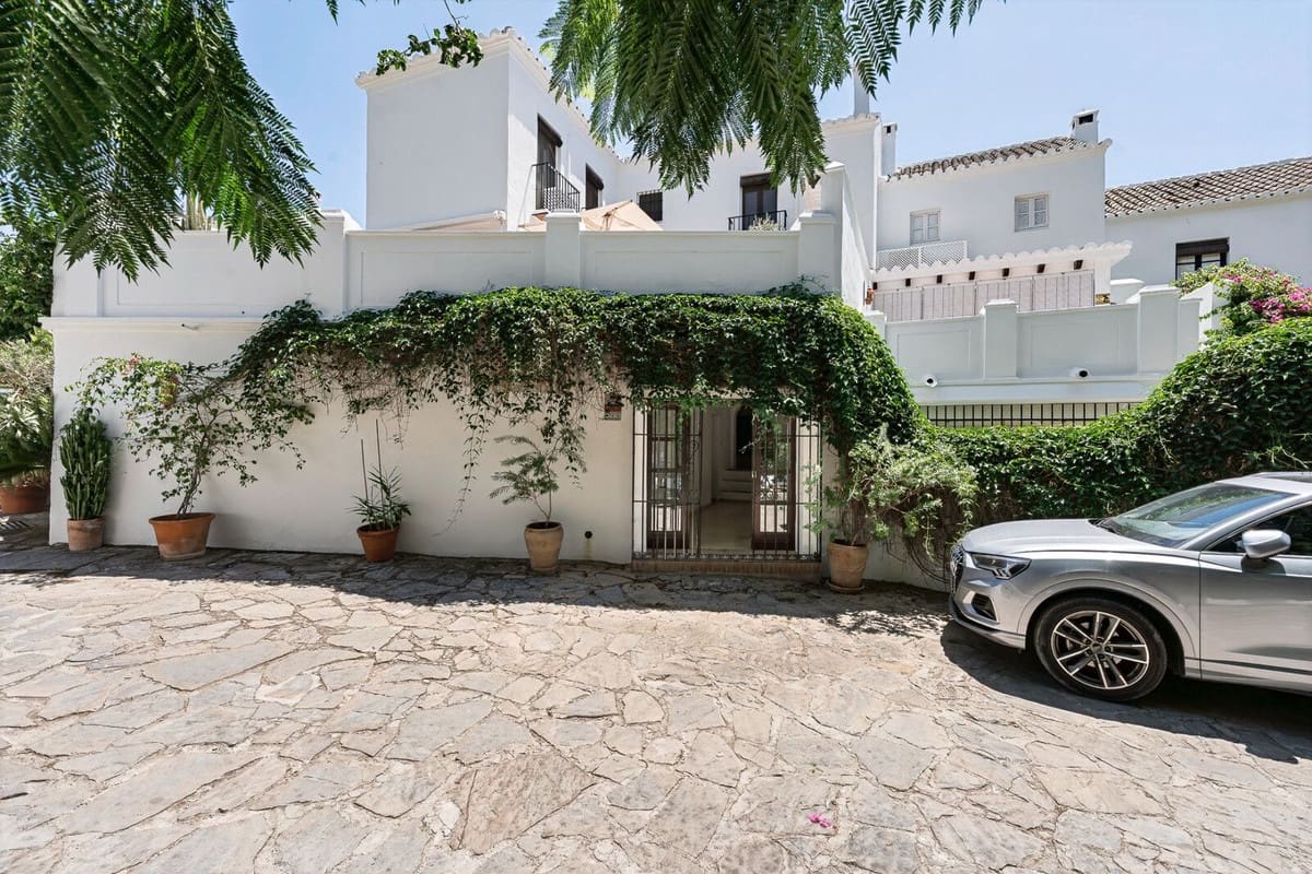 3 bedroom Townhouse for sale in Golden Mile with pool - € 1,695,000 (Ref: 9426432)