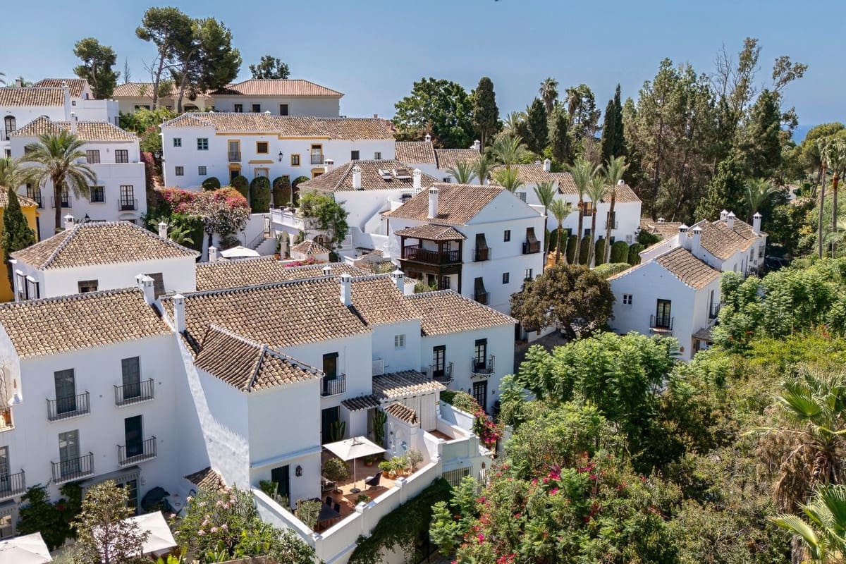 3 bedroom Townhouse for sale in Golden Mile with pool - € 1,695,000 (Ref: 9426432)