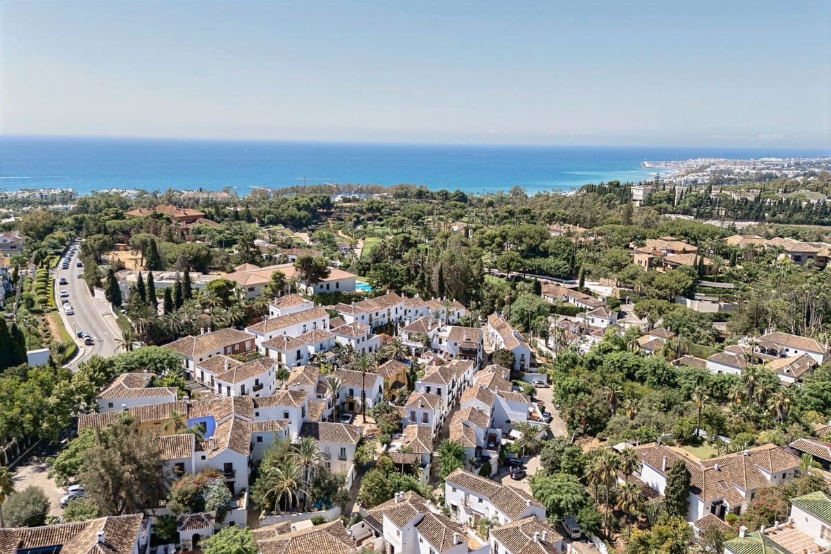 3 bedroom Townhouse for sale in Golden Mile with pool - € 1,695,000 (Ref: 9426432)