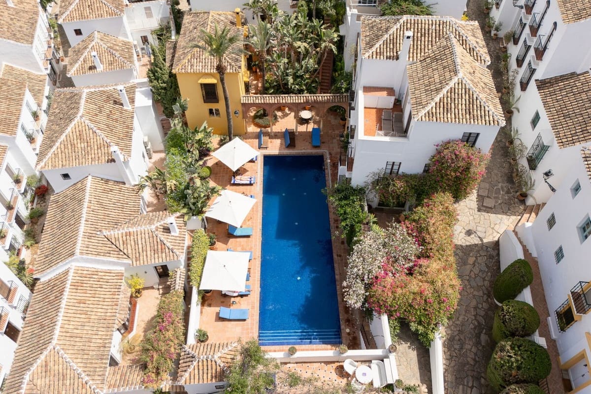 3 bedroom Townhouse for sale in Golden Mile with pool - € 1,695,000 (Ref: 9426432)