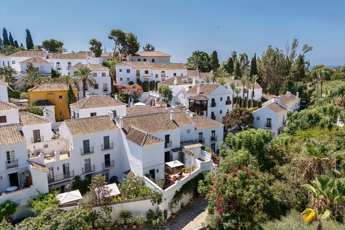 3 bedroom Townhouse for sale in Golden Mile with pool - € 1,695,000 (Ref: 9426432)