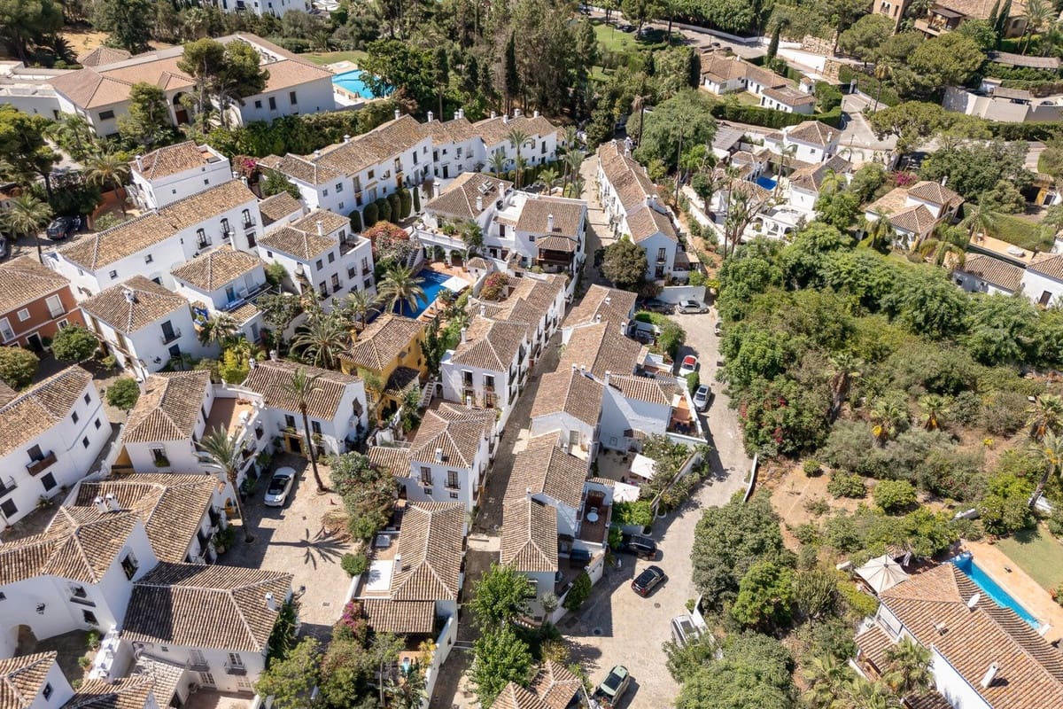 3 bedroom Townhouse for sale in Golden Mile with pool - € 1,695,000 (Ref: 9426432)