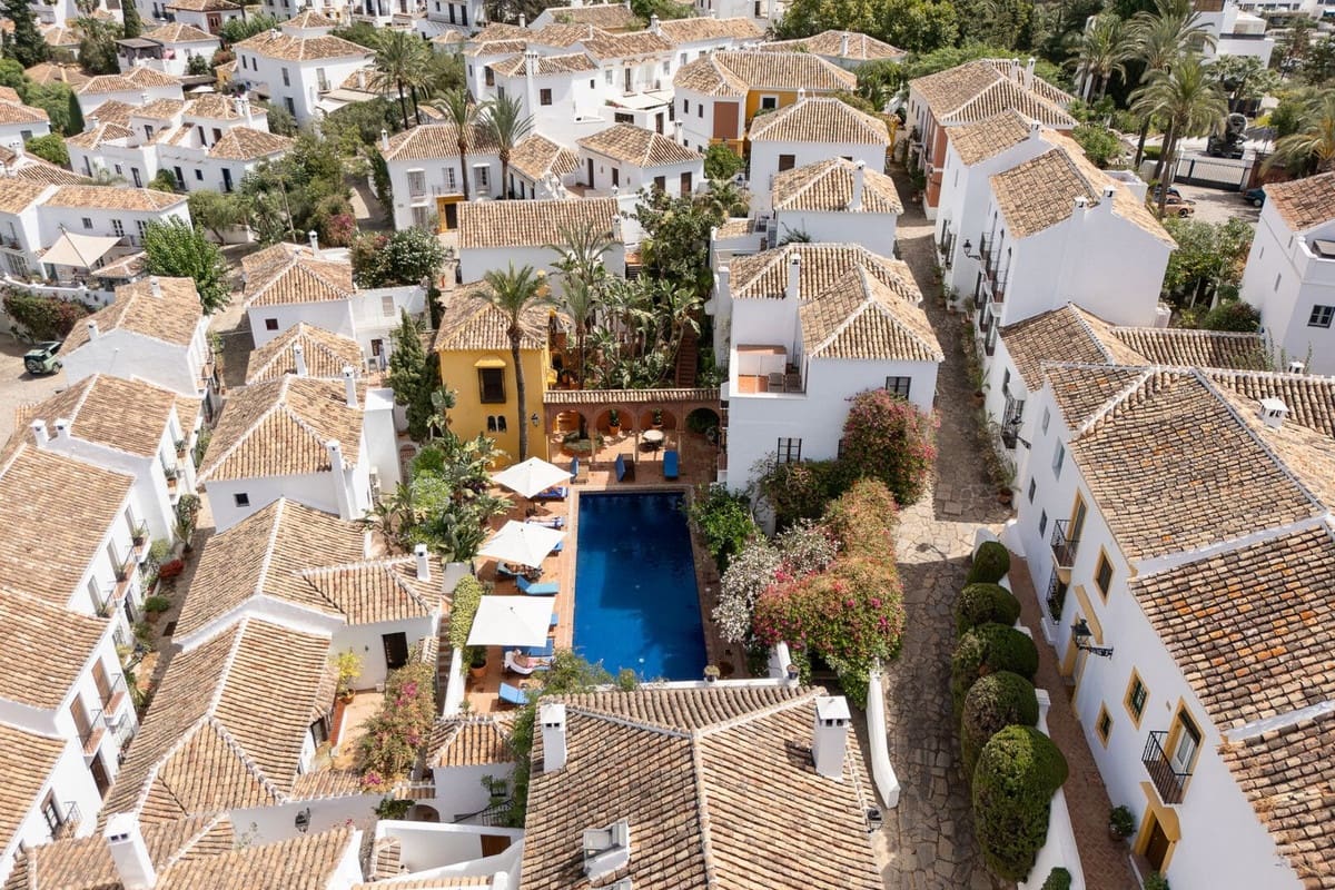 3 bedroom Townhouse for sale in Golden Mile with pool - € 1,695,000 (Ref: 9426432)