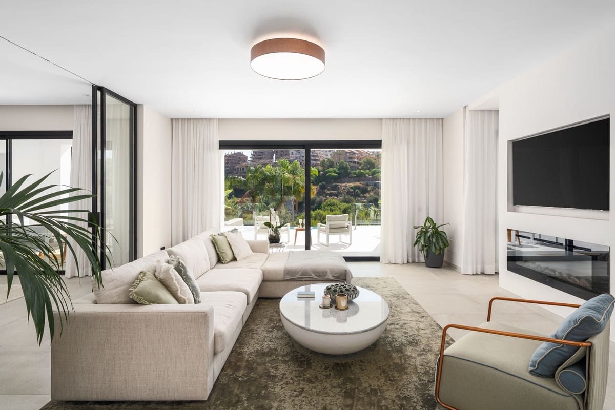 5 bedroom Villa for sale in Elviria with pool garage - € 3,200,000 (Ref: 9428901)