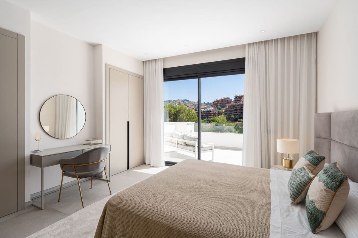 5 bedroom Villa for sale in Elviria with pool garage - € 3,200,000 (Ref: 9428901)