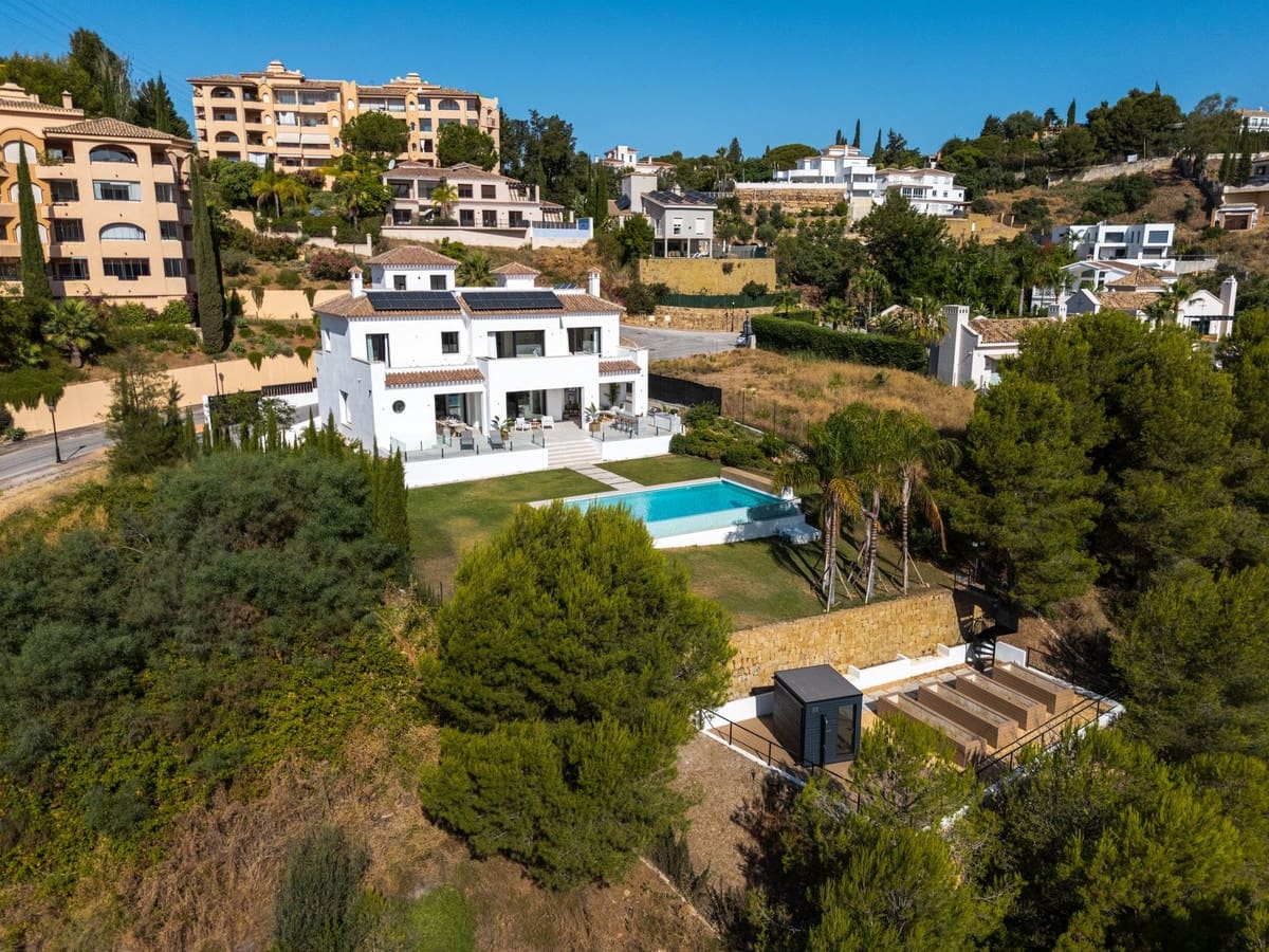 5 bedroom Villa for sale in Elviria with pool garage - € 3,200,000 (Ref: 9428901)