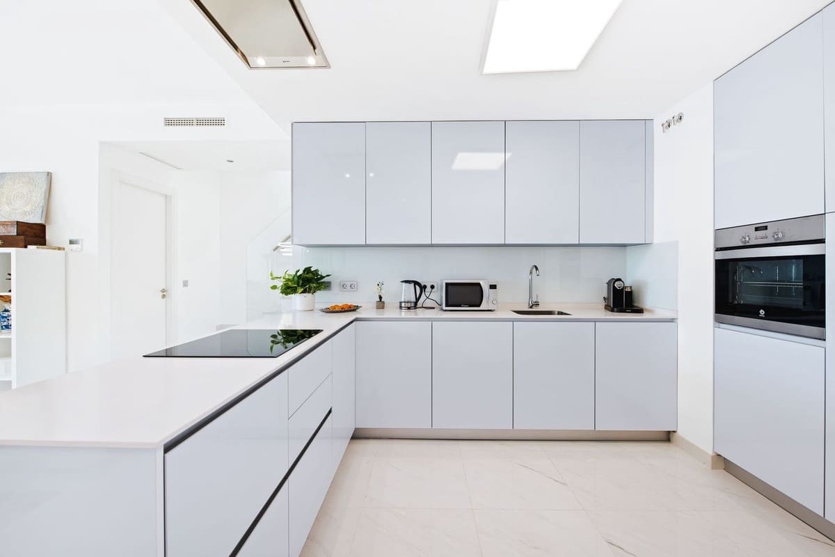 3 soverom Leilighet til leie i Bel-Air med svømmebasseng garasje - € 3 000 (Ref: 9428903)