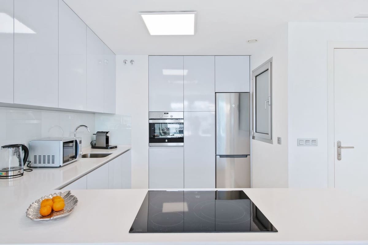 3 soverom Leilighet til leie i Bel-Air med svømmebasseng garasje - € 3 000 (Ref: 9428903)