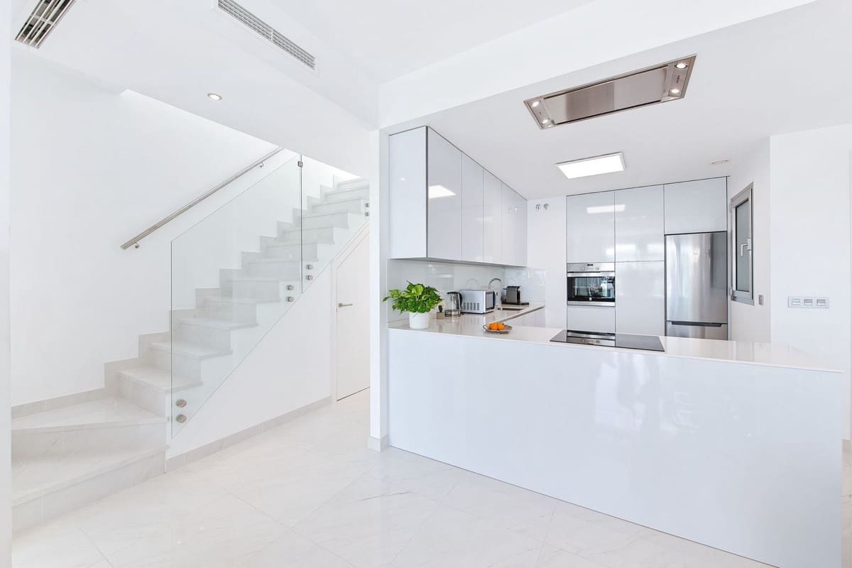 3 soverom Leilighet til leie i Bel-Air med svømmebasseng garasje - € 3 000 (Ref: 9428903)