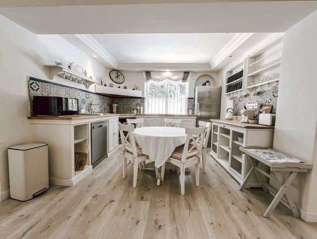 5 slaapkamer Villa te koop in Nueva Andalucia, Marbella met zwembad garage - € 1.600.000 (Ref: 9432463)