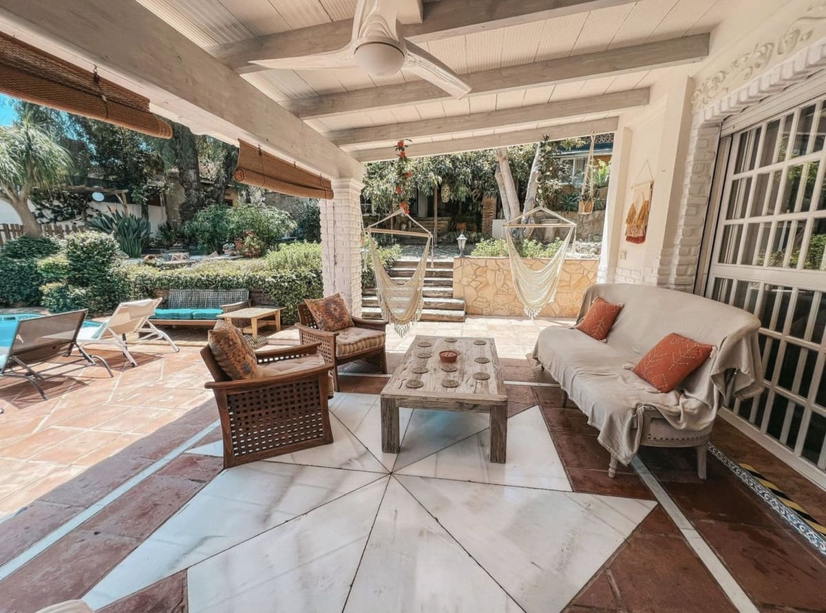 5 slaapkamer Villa te koop in Nueva Andalucia met zwembad garage - € 1.600.000 (Ref: 9432463)