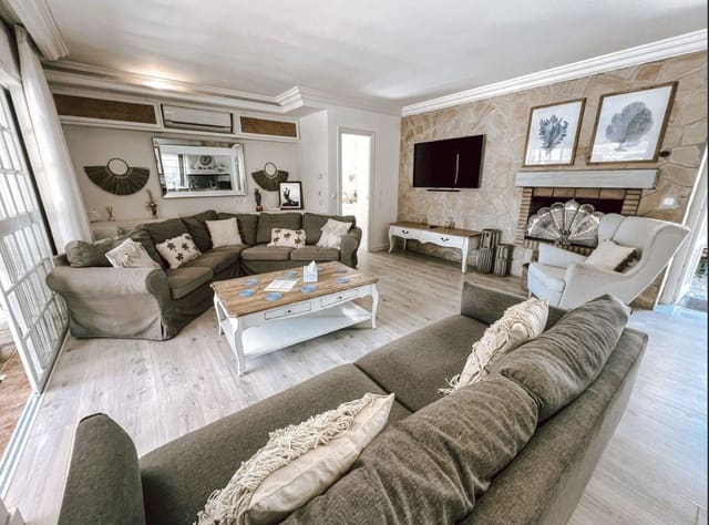 5 sovrum Villa till salu i Nueva Andalucia, Marbella med pool garage - 1 600 000 € (Ref: 9432463)