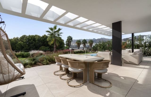 4 quarto Moradia para venda em Marbella com piscina garagem - 2 095 000 € (Ref: 9438079)