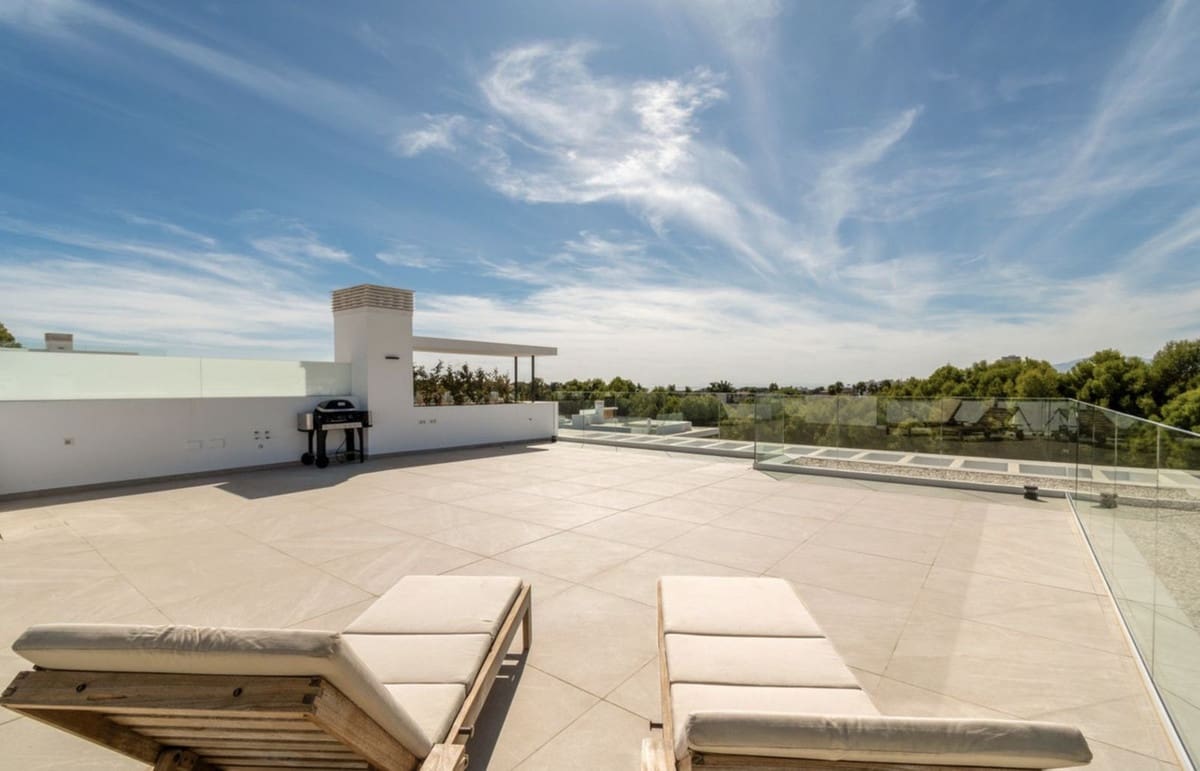 4 quarto Moradia para venda em Marbella com piscina garagem - 2 095 000 € (Ref: 9438079)