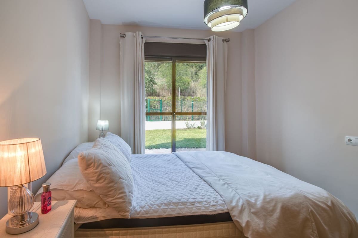2 soverom Leilighet til salgs i New Golden Mile med svømmebasseng garasje - € 345 000 (Ref: 9443756)