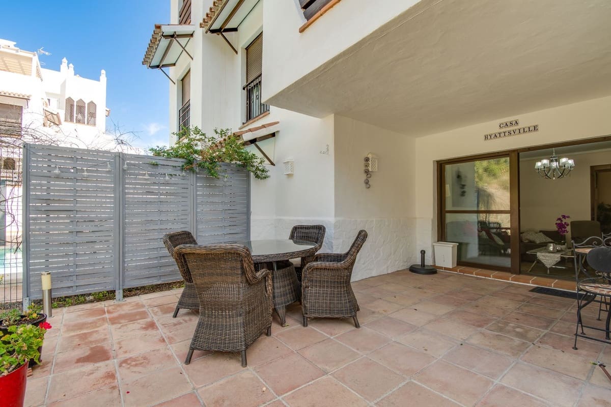 2 soverom Leilighet til salgs i New Golden Mile med svømmebasseng garasje - € 345 000 (Ref: 9443756)