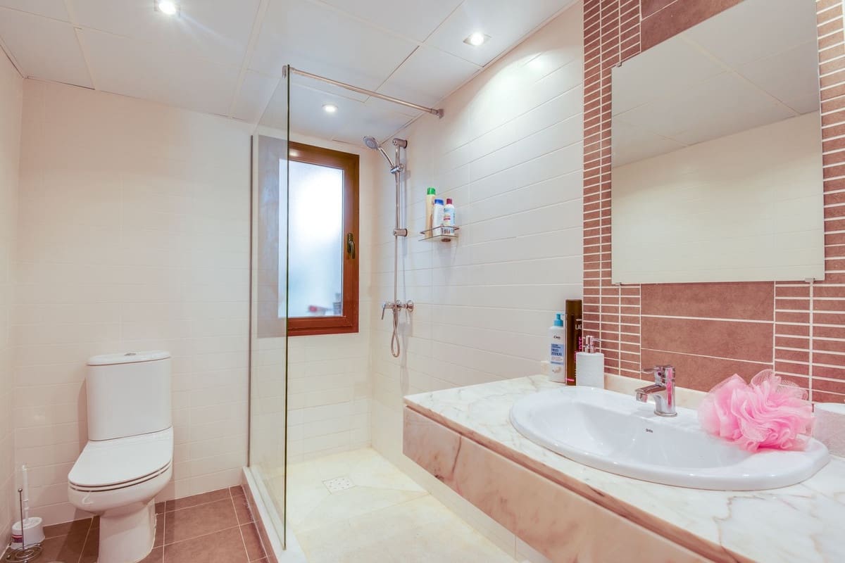2 soverom Leilighet til salgs i New Golden Mile med svømmebasseng garasje - € 345 000 (Ref: 9443756)