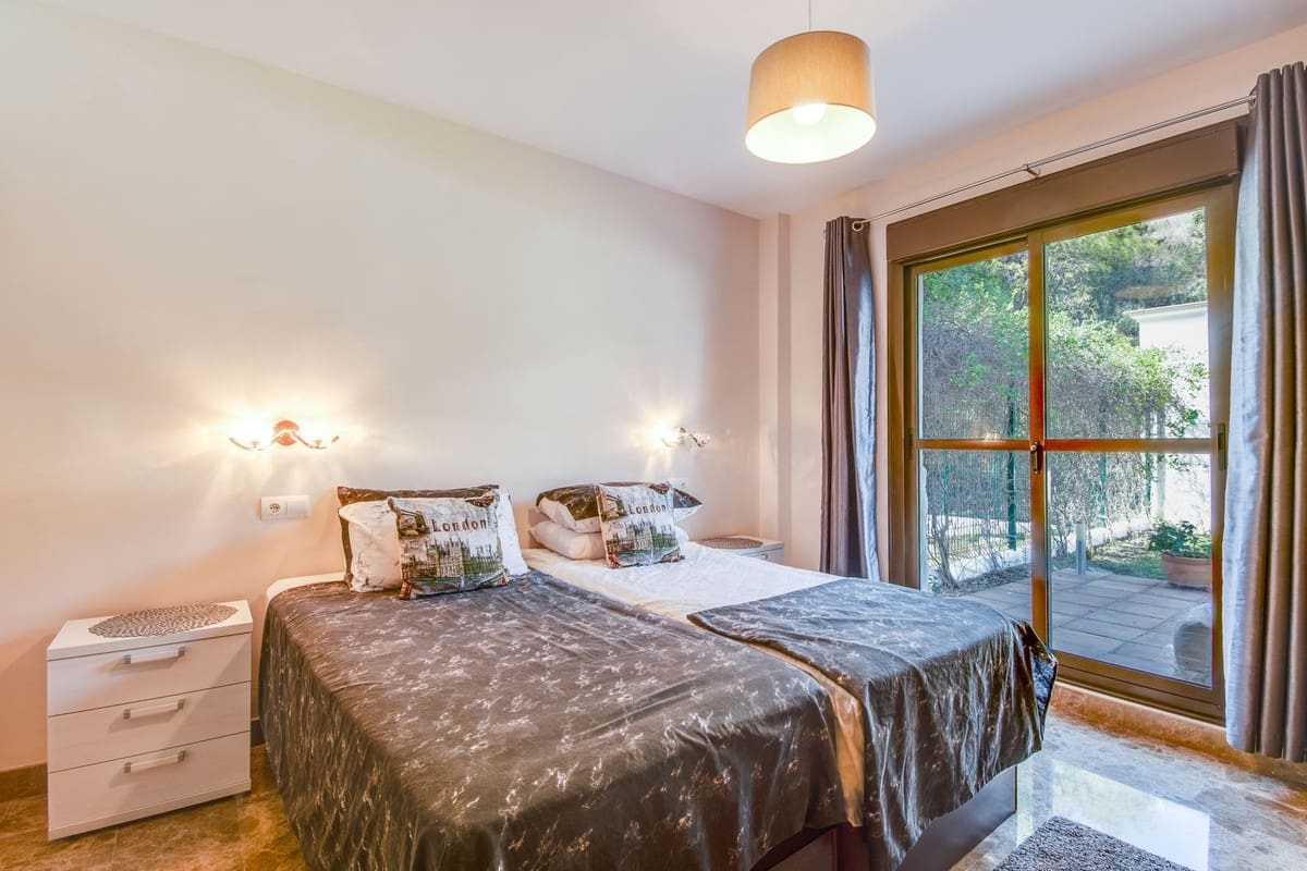 2 soverom Leilighet til salgs i New Golden Mile med svømmebasseng garasje - € 345 000 (Ref: 9443756)