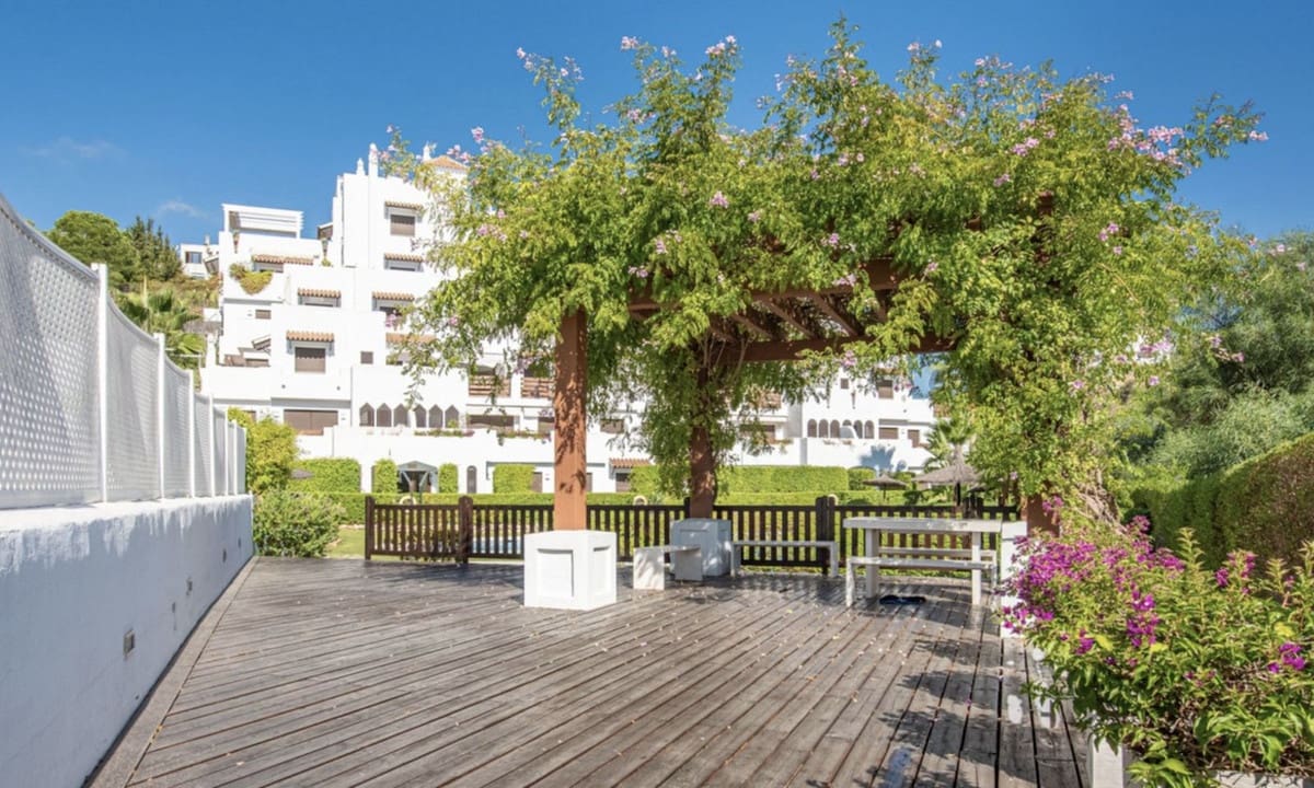 2 soverom Leilighet til salgs i New Golden Mile med svømmebasseng garasje - € 345 000 (Ref: 9443756)