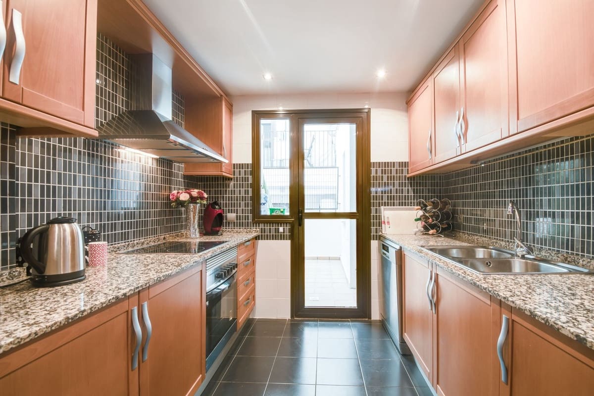 2 soverom Leilighet til salgs i New Golden Mile med svømmebasseng garasje - € 345 000 (Ref: 9443756)