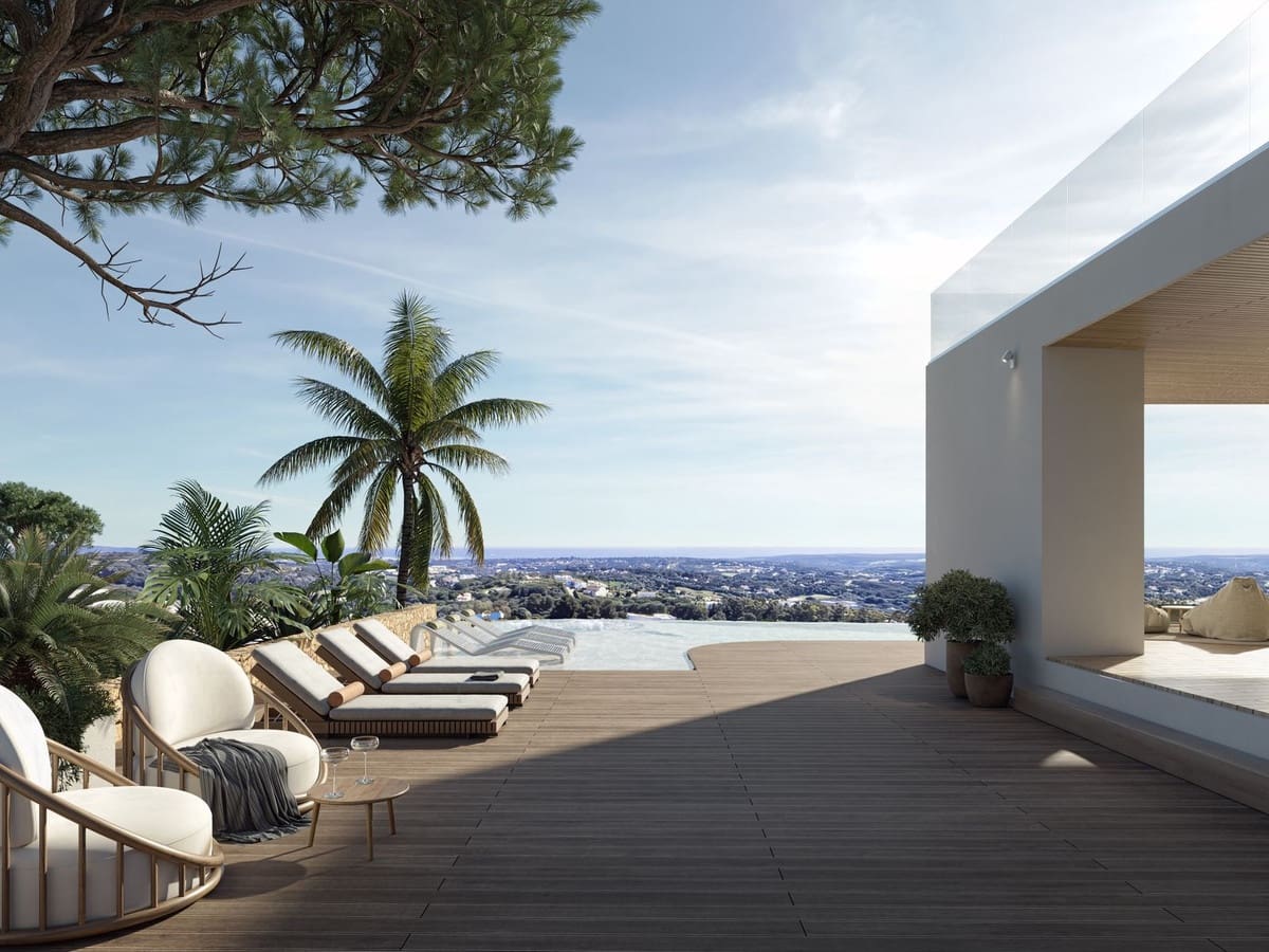 6 bedroom Villa for sale in Sotogrande with pool garage - € 6,900,000 (Ref: 9444790)