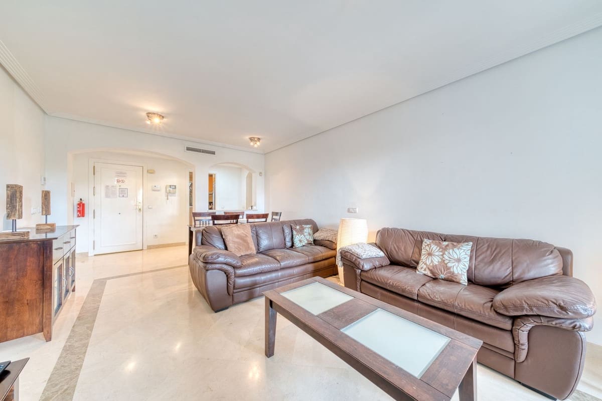 2 soverom Leilighet til salgs i Los Arqueros med svømmebasseng garasje - € 350 000 (Ref: 9444913)