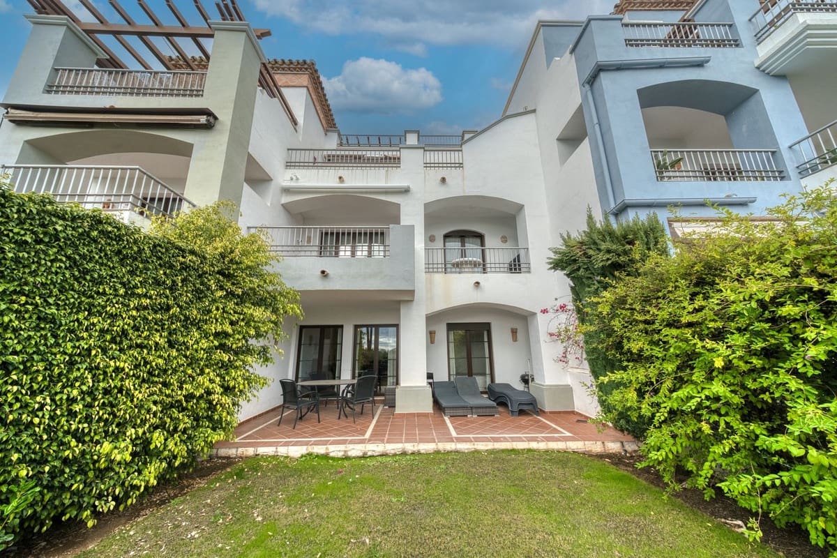 2 soverom Leilighet til salgs i Los Arqueros med svømmebasseng garasje - € 350 000 (Ref: 9444913)