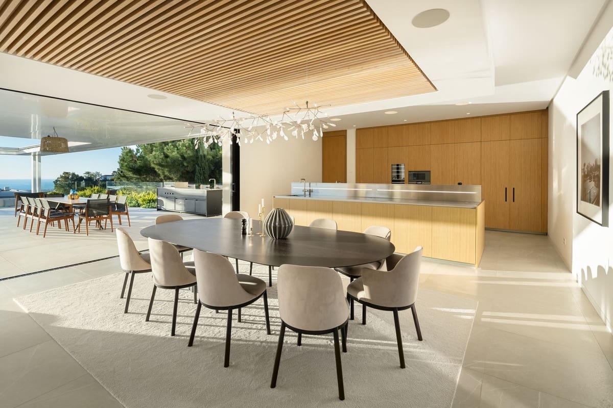 8 bedroom Villa for sale in Benahavis with pool garage - € 11,500,000 (Ref: 9444914)