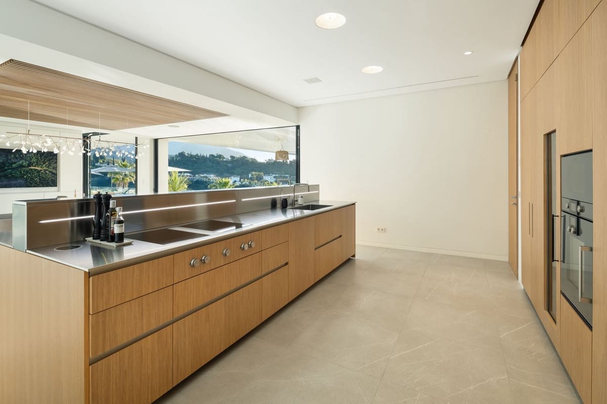 8 bedroom Villa for sale in Benahavis with pool garage - € 11,500,000 (Ref: 9444914)