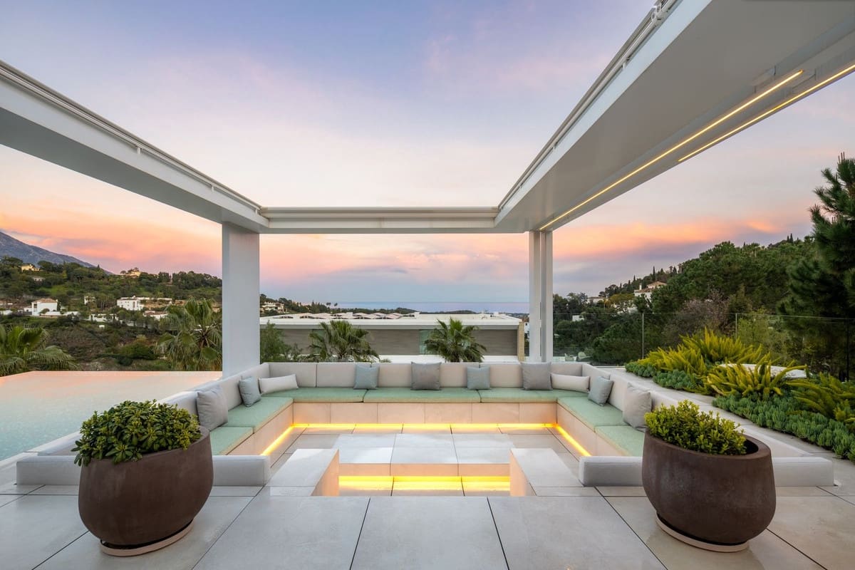 8 bedroom Villa for sale in Benahavis with pool garage - € 11,500,000 (Ref: 9444914)