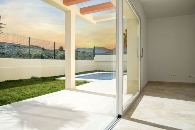 3 bedroom Semi-detached Villa for sale in Coín with pool garage - € 415,000 (Ref: 9449380)