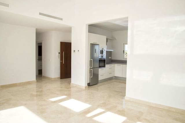 3 bedroom Semi-detached Villa for sale in Coín with pool garage - € 415,000 (Ref: 9449380)