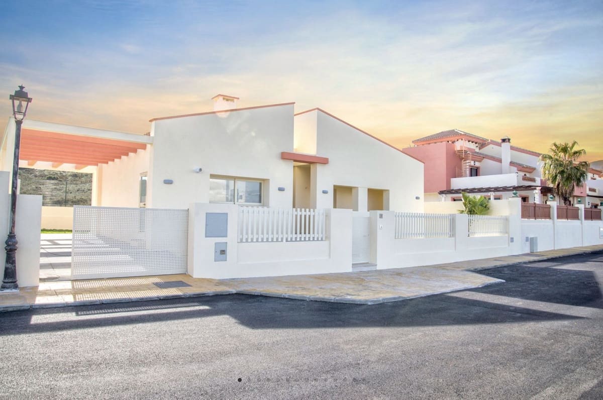 3 bedroom Semi-detached Villa for sale in Coin with pool garage - € 415,000 (Ref: 9449380)