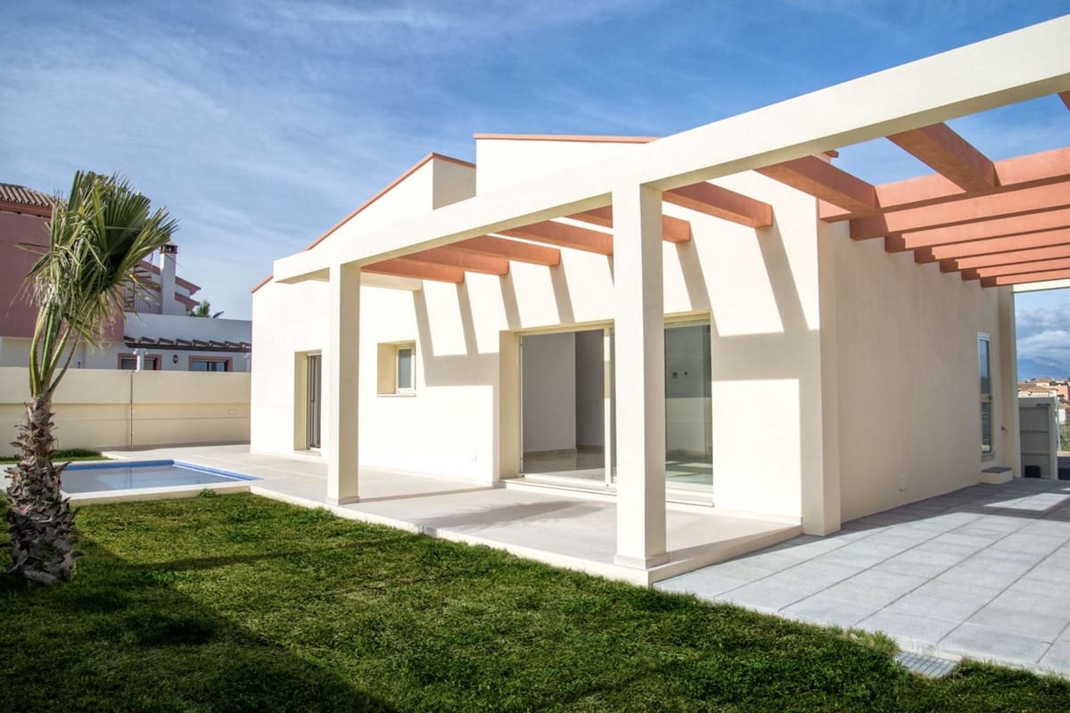 3 bedroom Semi-detached Villa for sale in Coin with pool garage - € 415,000 (Ref: 9449380)