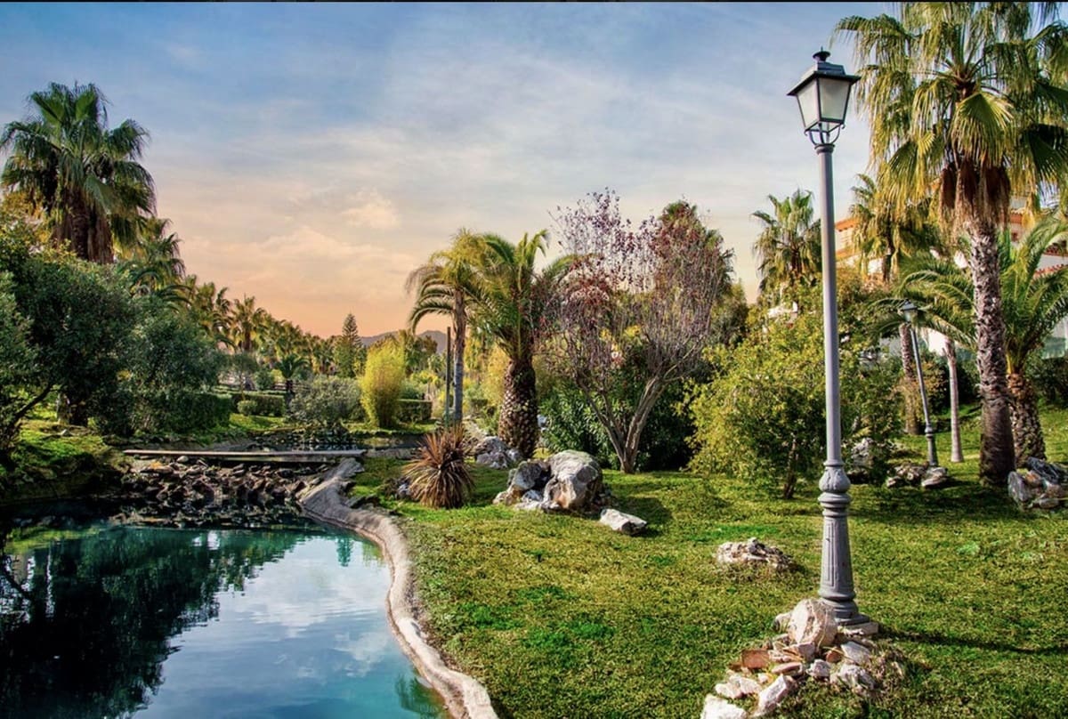 3 bedroom Semi-detached Villa for sale in Coin with pool garage - € 415,000 (Ref: 9449380)