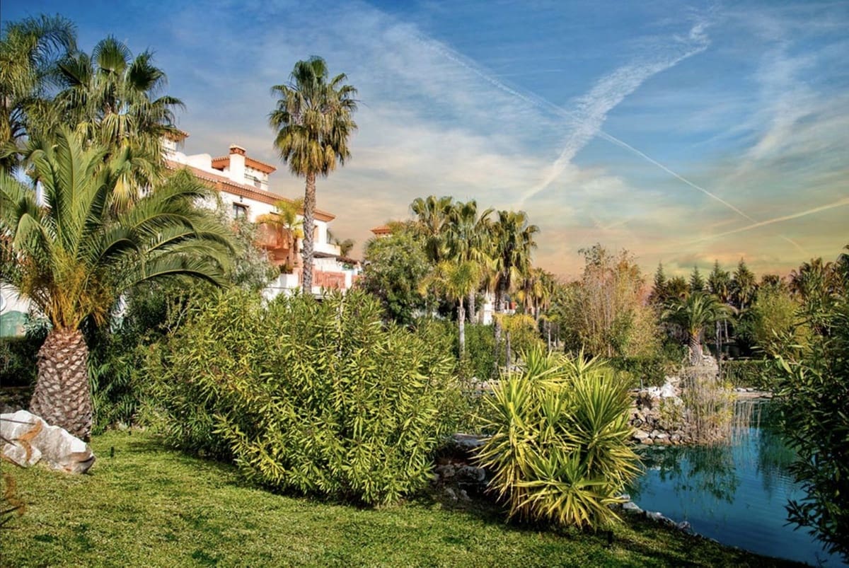 3 bedroom Semi-detached Villa for sale in Coin with pool garage - € 415,000 (Ref: 9449380)