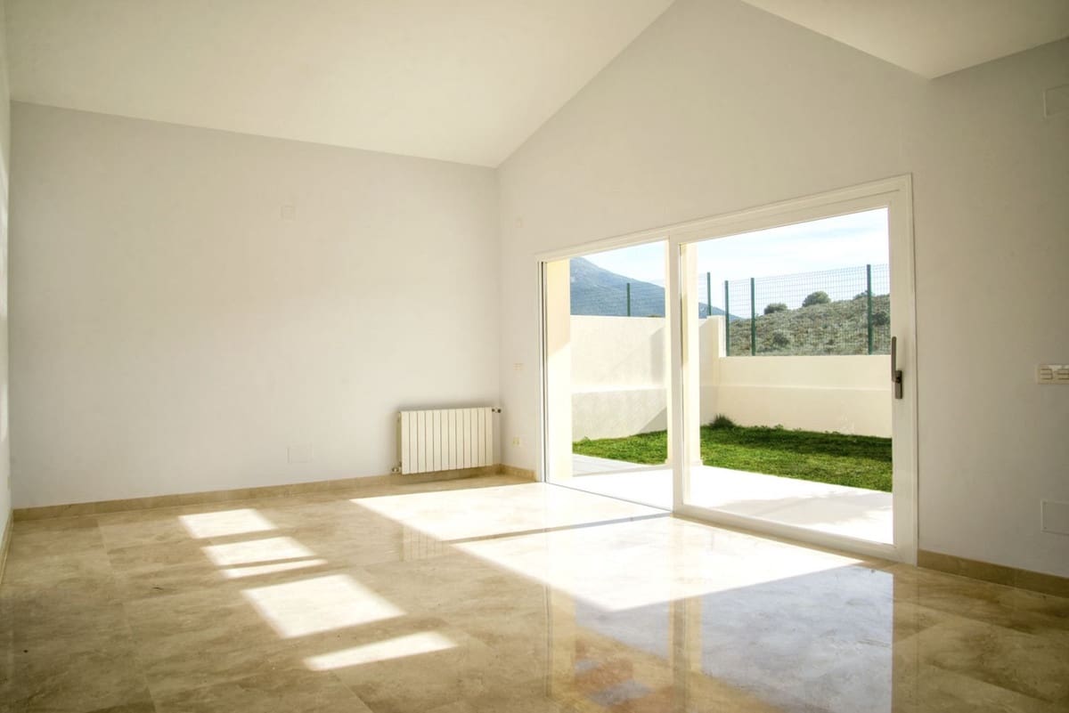 3 bedroom Semi-detached Villa for sale in Coin with pool garage - € 415,000 (Ref: 9449380)