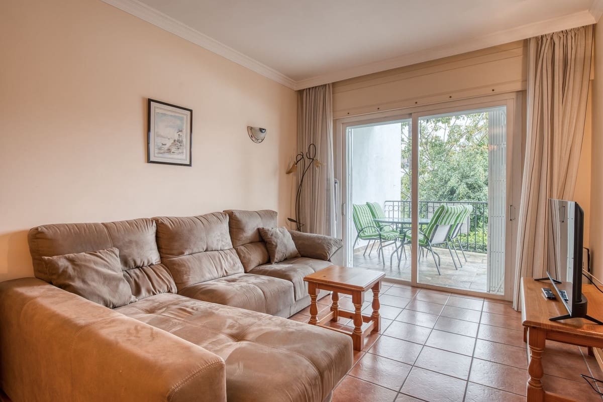 2 bedroom Apartment for sale in Estepona with pool garage - € 420,000 (Ref: 9449893)