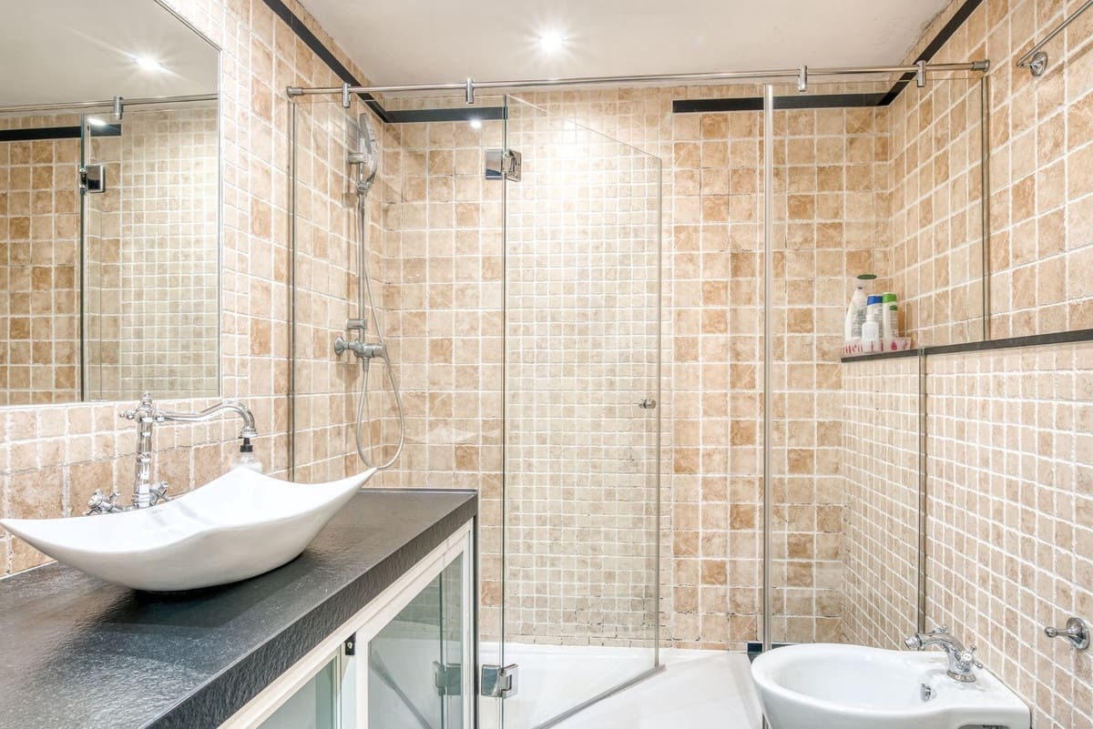 2 bedroom Apartment for sale in Estepona with pool garage - € 420,000 (Ref: 9449893)